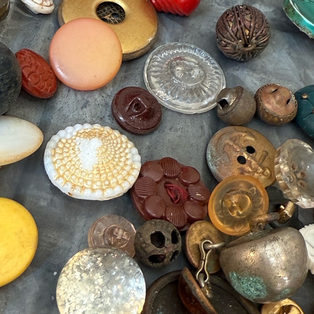 Vintage Button Collection - Picture 8 of 10
